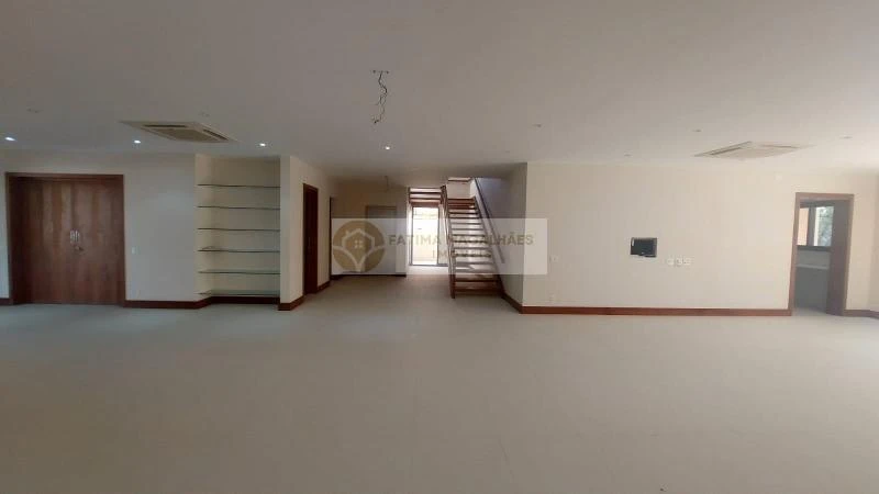 Casa com 6 quartos e 5 suítes, 1036 m² — photo 2