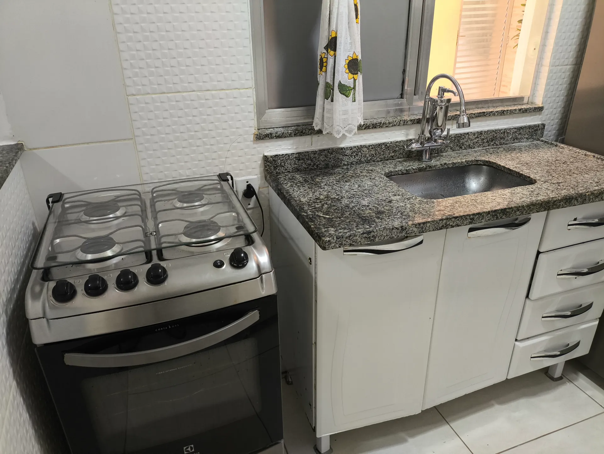 One-bedroom apartment with a washing machine — photo 11