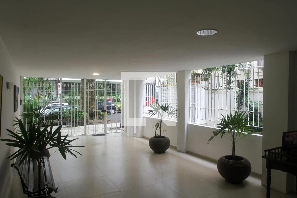 One-bedroom apartment with a washing machine — photo 8