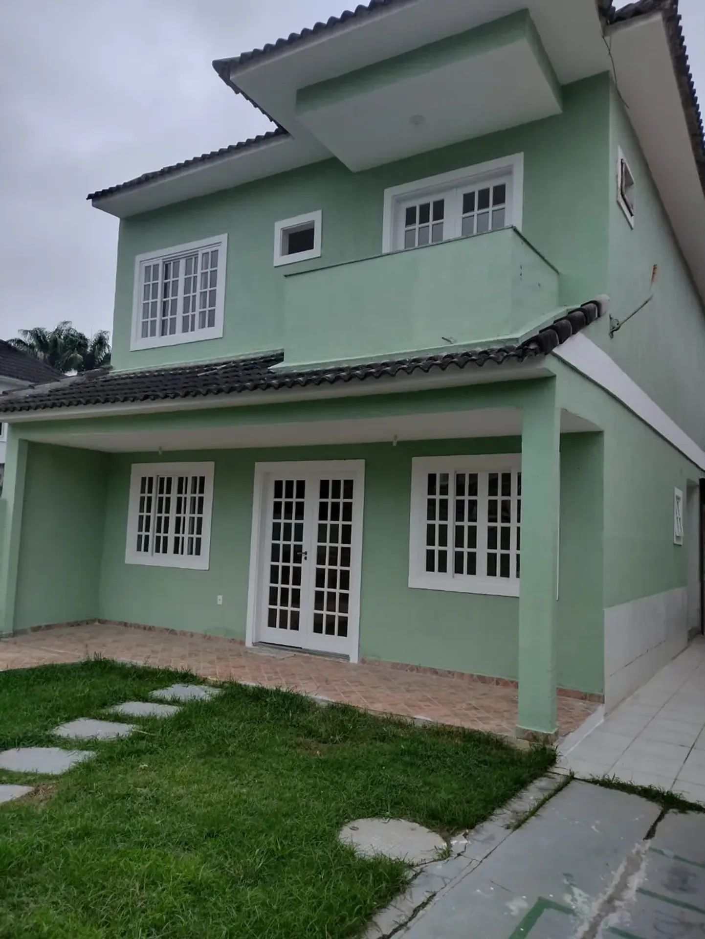 4-bedroom house with a grill on the balcony — photo 4