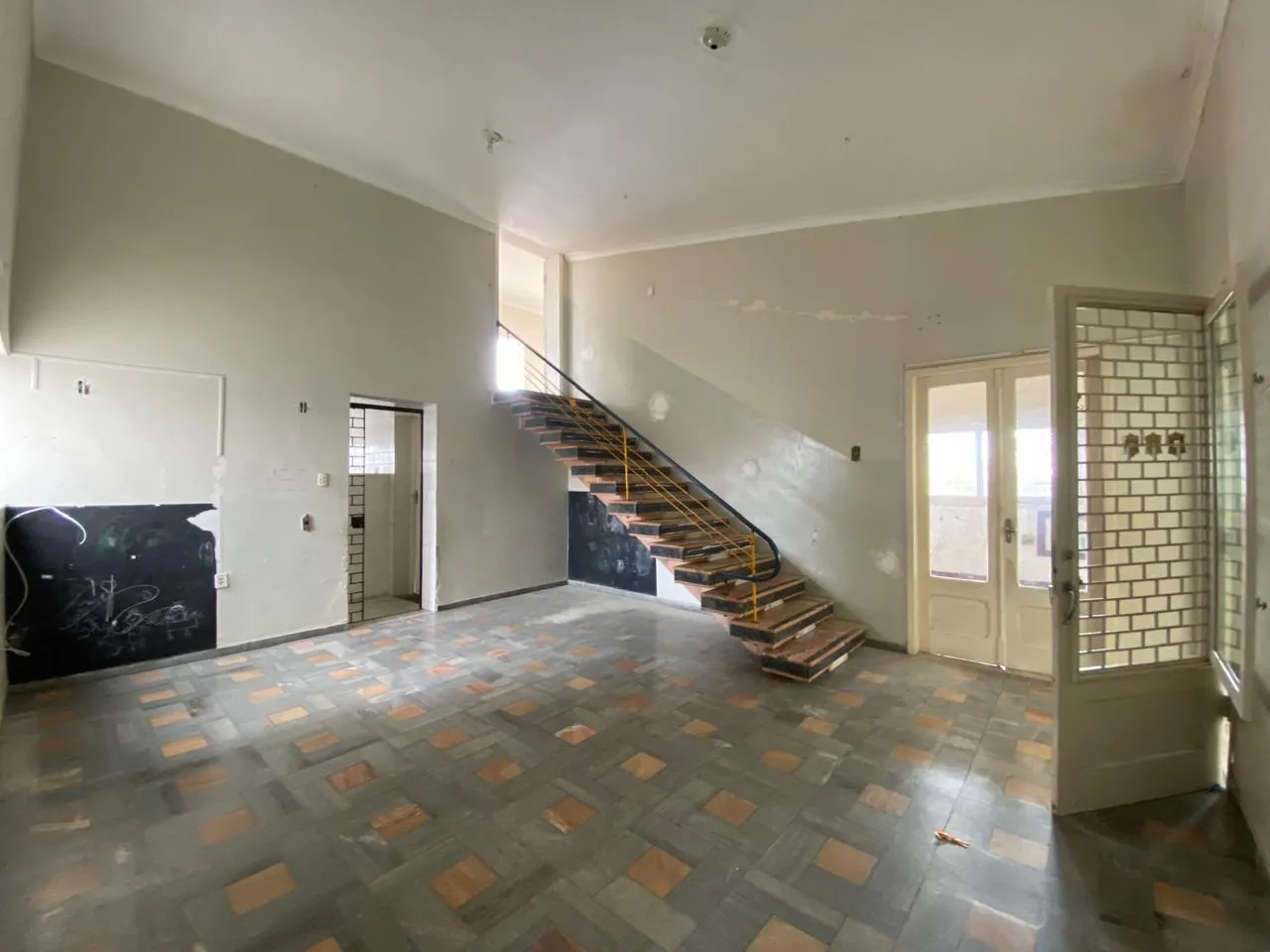 Unfurnished house with 5 bedrooms and 621 m² — photo 7