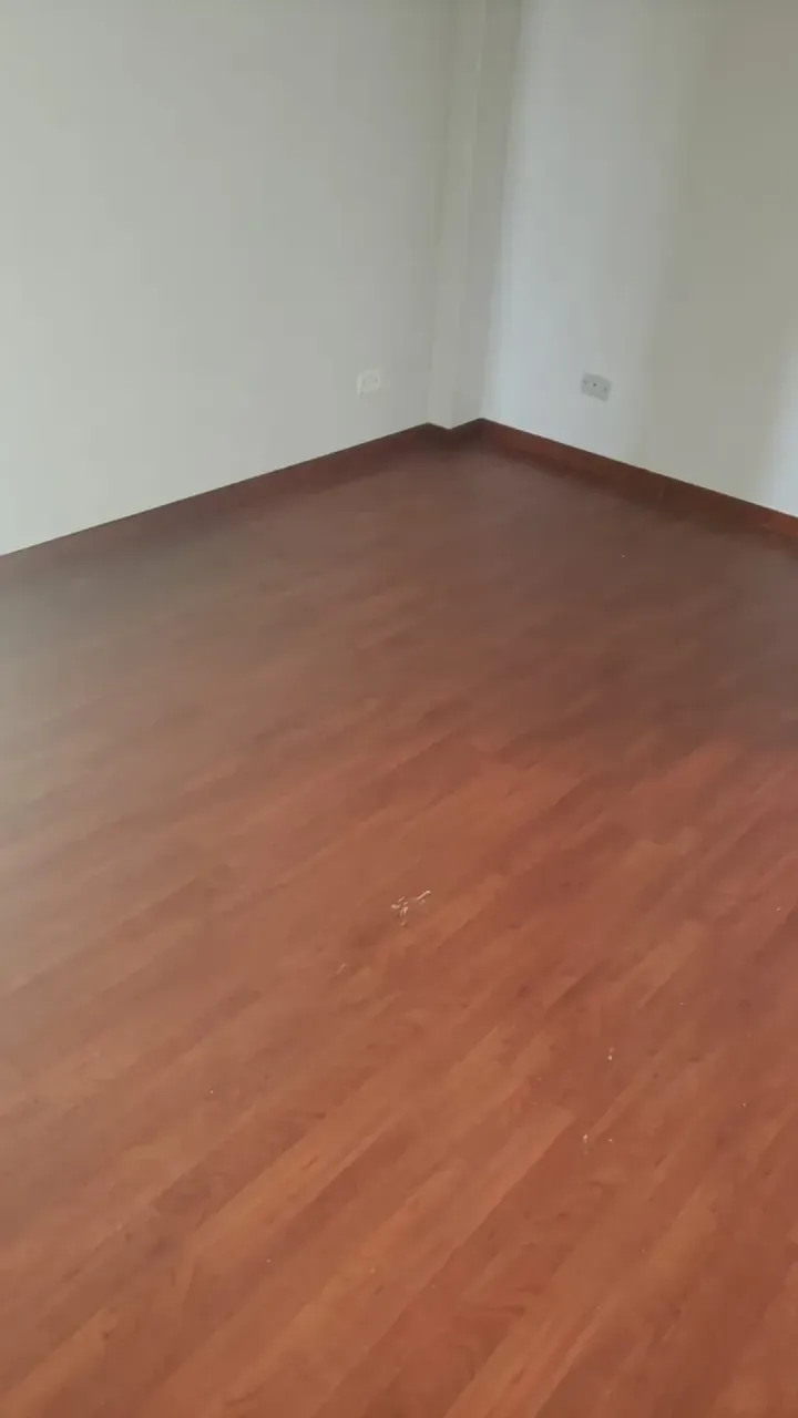 Apartamento com 2 quartos e box de vidro no banheiro — photo 4