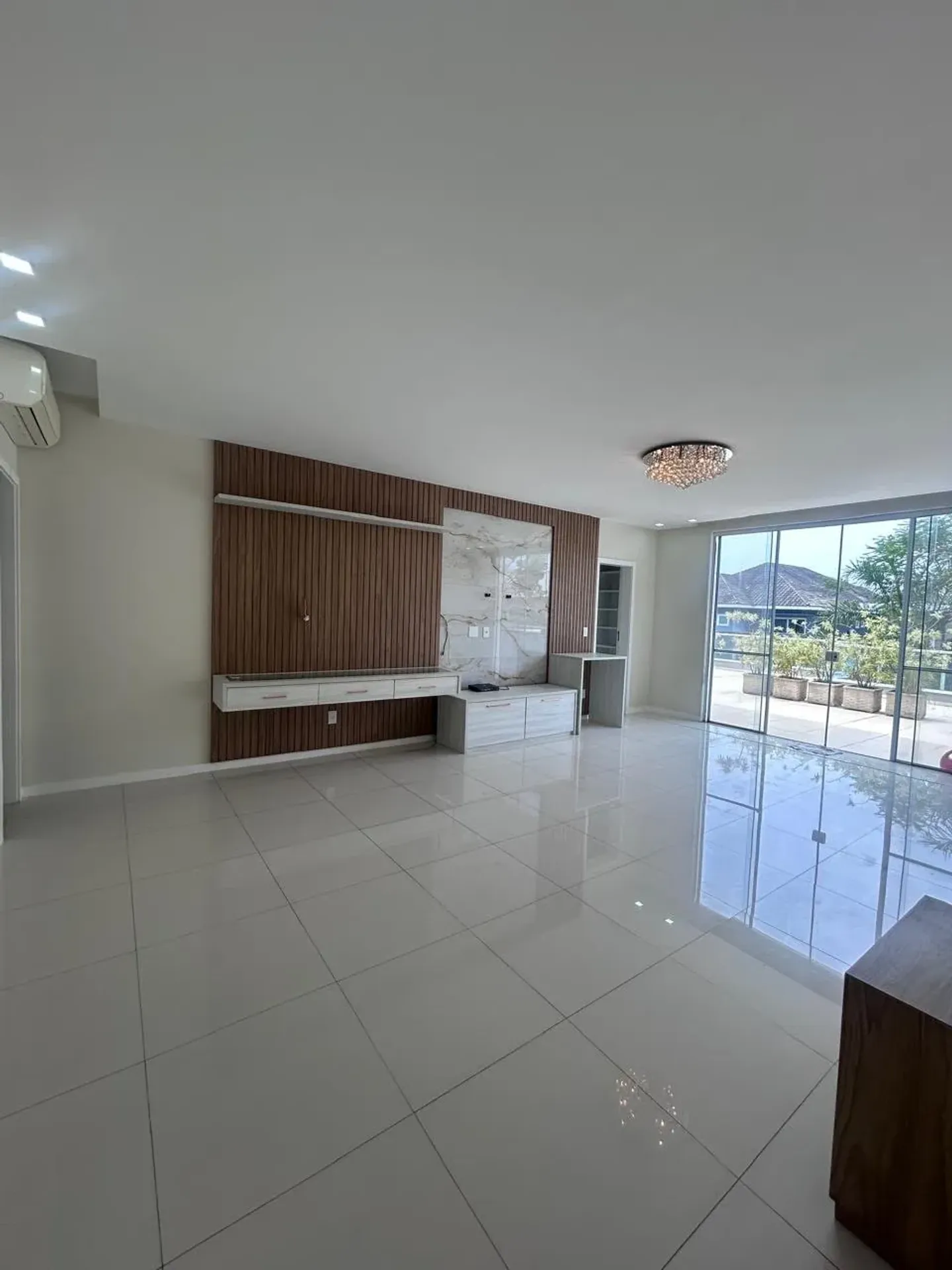 5-bedroom house with a walk-in closet in Rio de Janeiro — photo 21