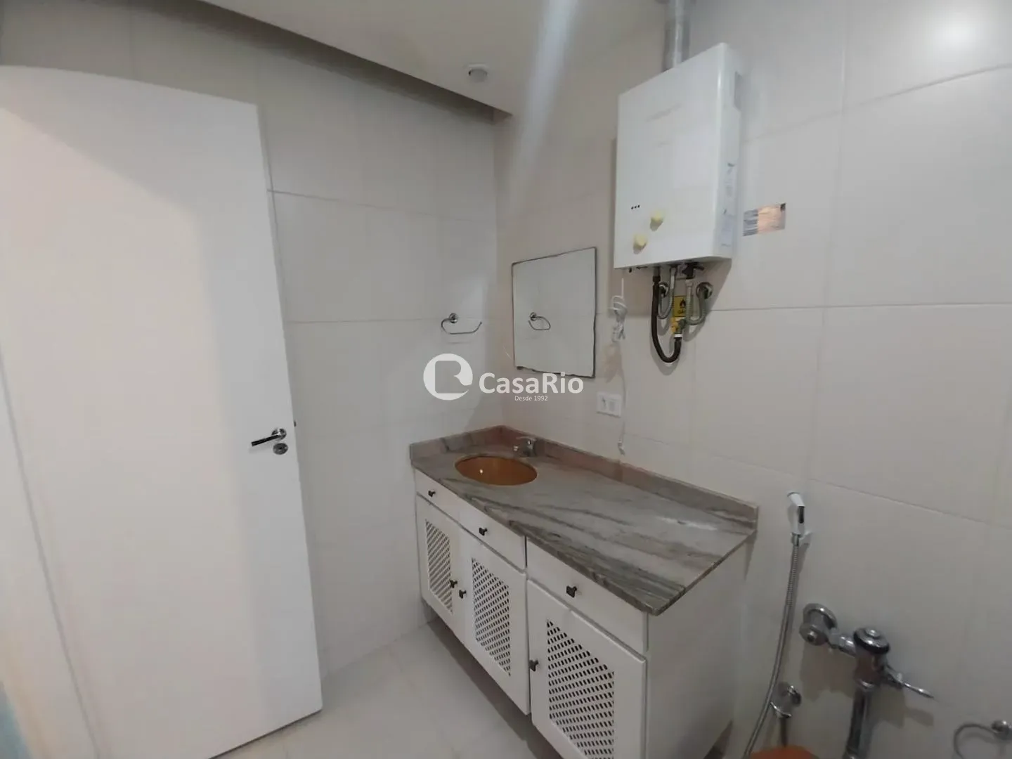 2-bedroom apartment with wood or laminate floors — photo 30