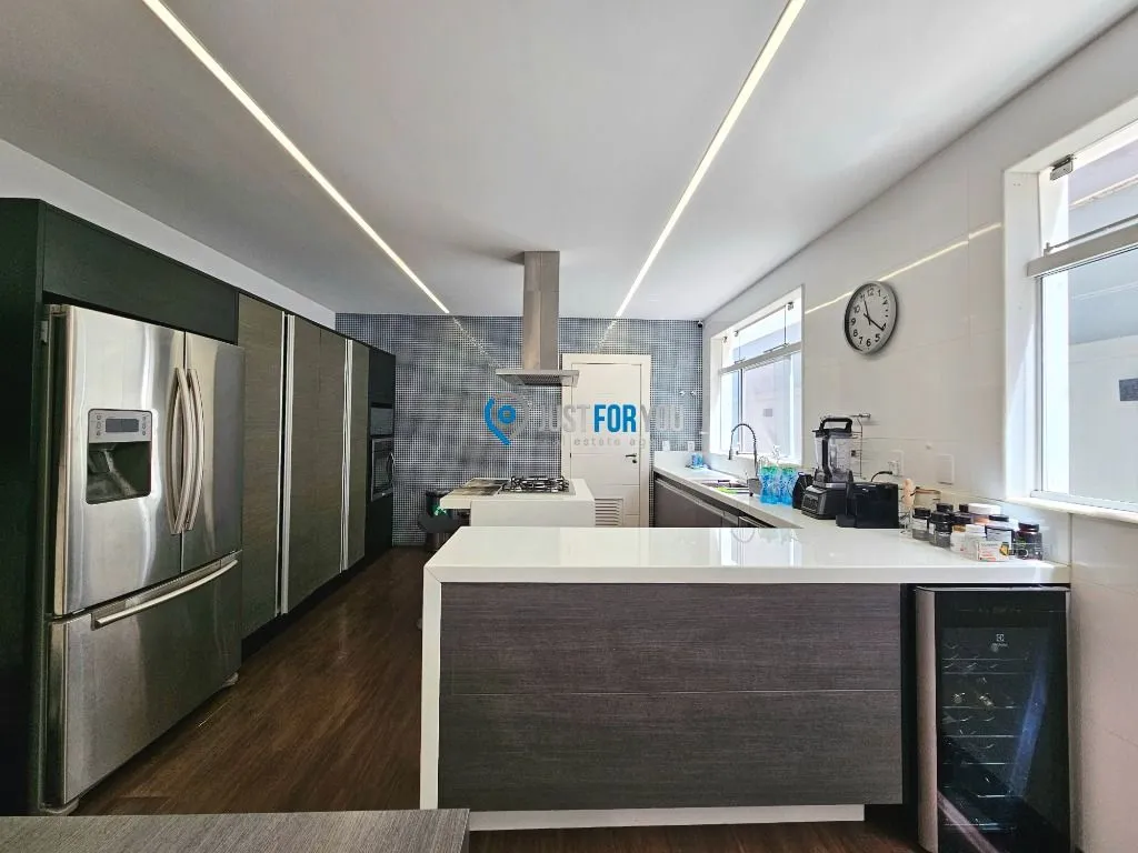 Casa com 4 dormitórios e 5 banheiros, 650 m² — photo 27