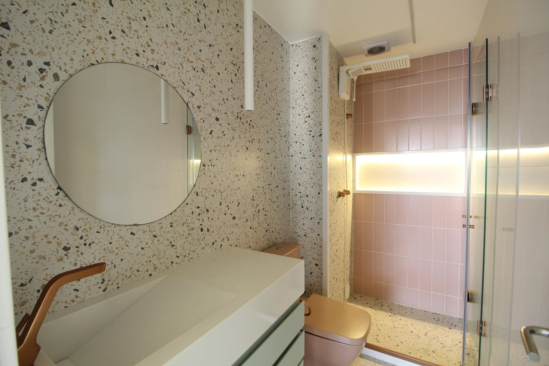 4-bedroom apartment in a building with a sauna — photo 20