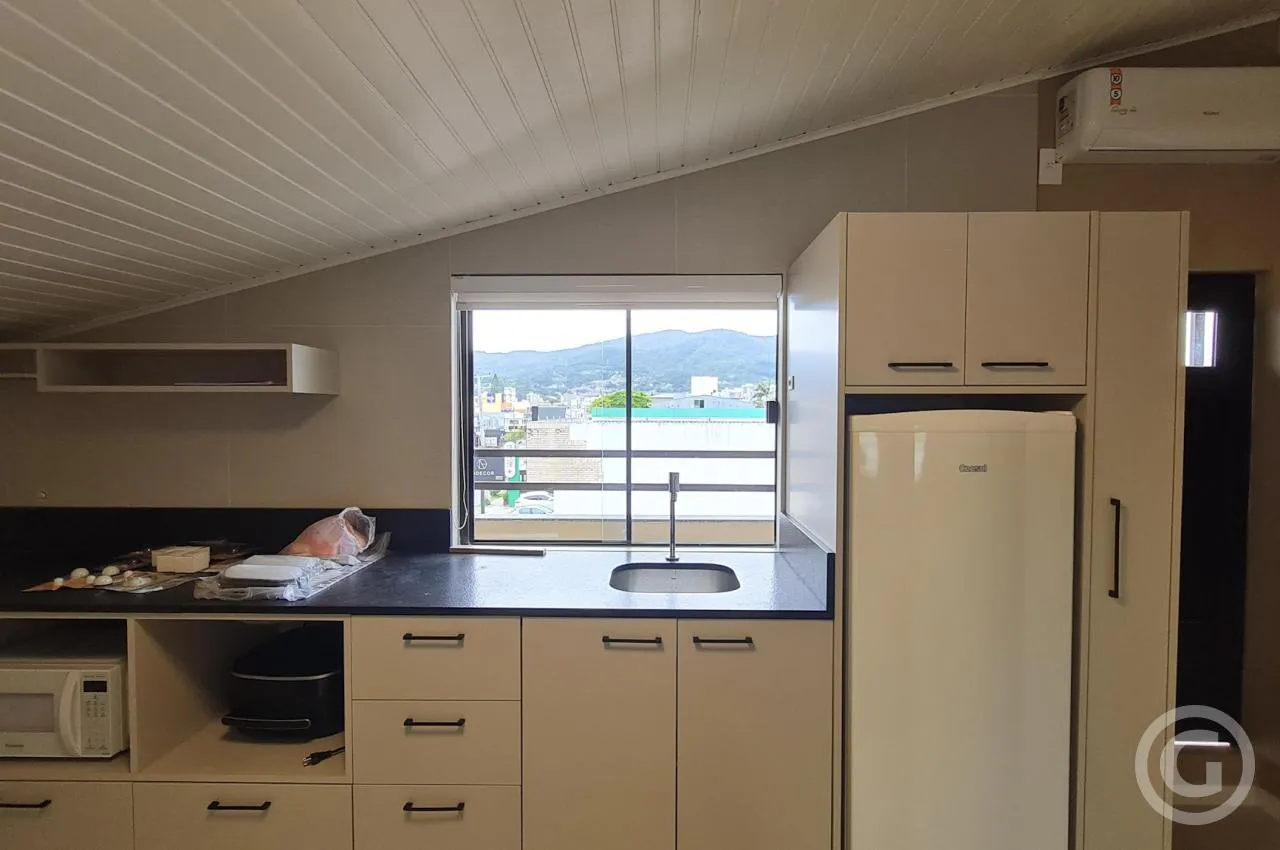 One-bedroom apartment with a mountain view in Florianópolis — photo 2