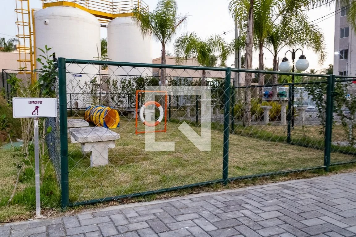 Unfurnished 2-bedroom apartment with an open-air pool — photo 9