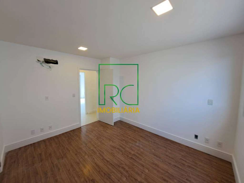 Condominium house with 6 en-suite bedrooms and garden — photo 10