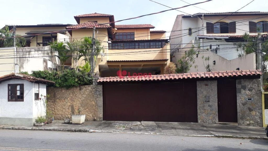 Mountain view in a 4-bedroom house, 431 m² — photo 29