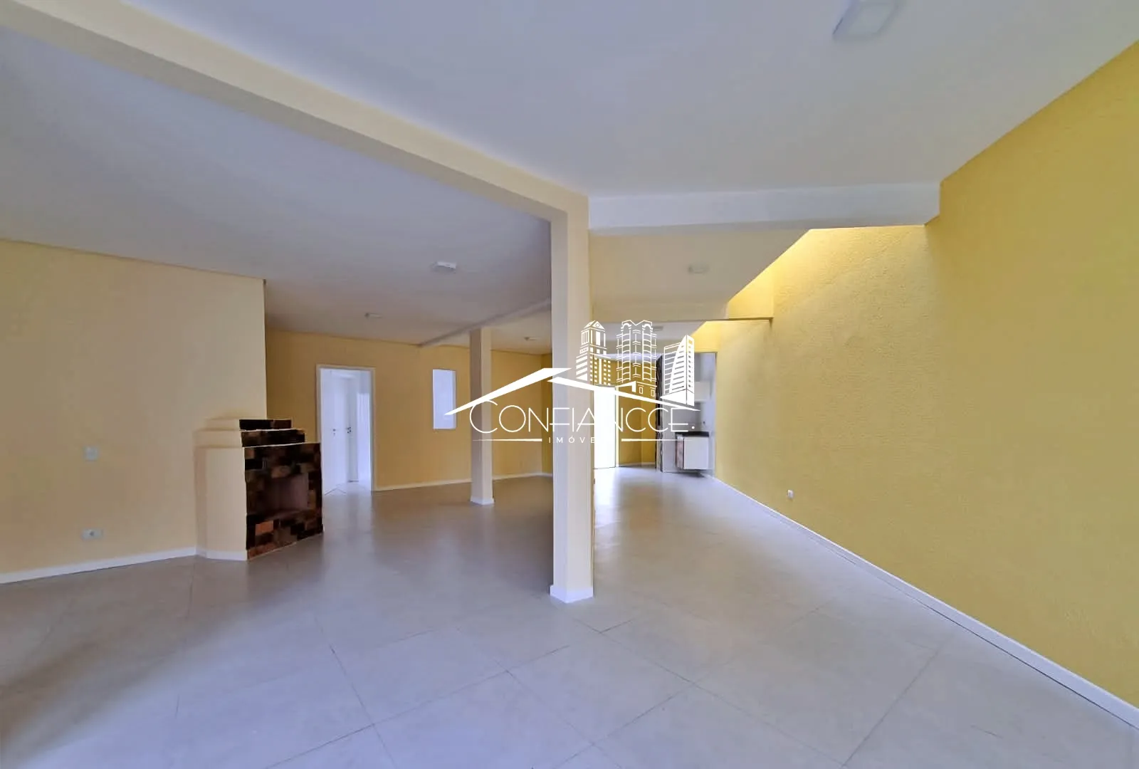 Bathtub in a 3-bedroom house, 350 m² — photo 15