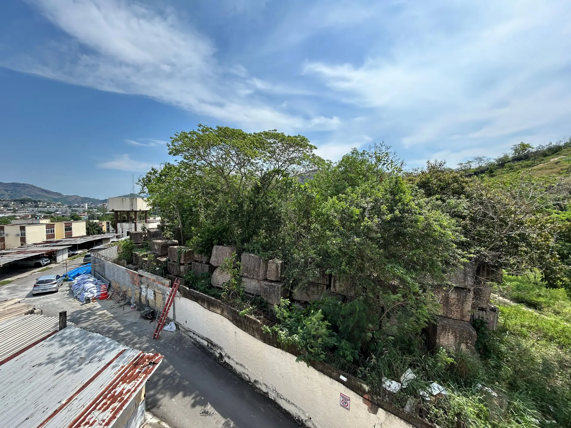 Mountain view in a 2-bedroom apartment, 44 m² — photo 23