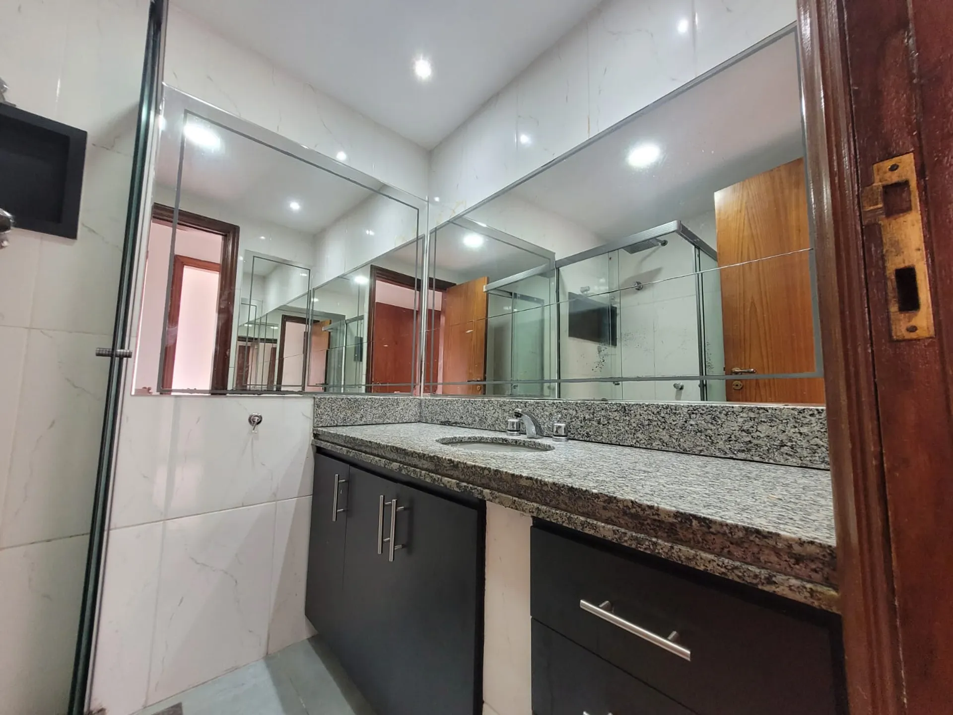 Квартира 80 м² з видом на гори та робочим місцем — photo 19
