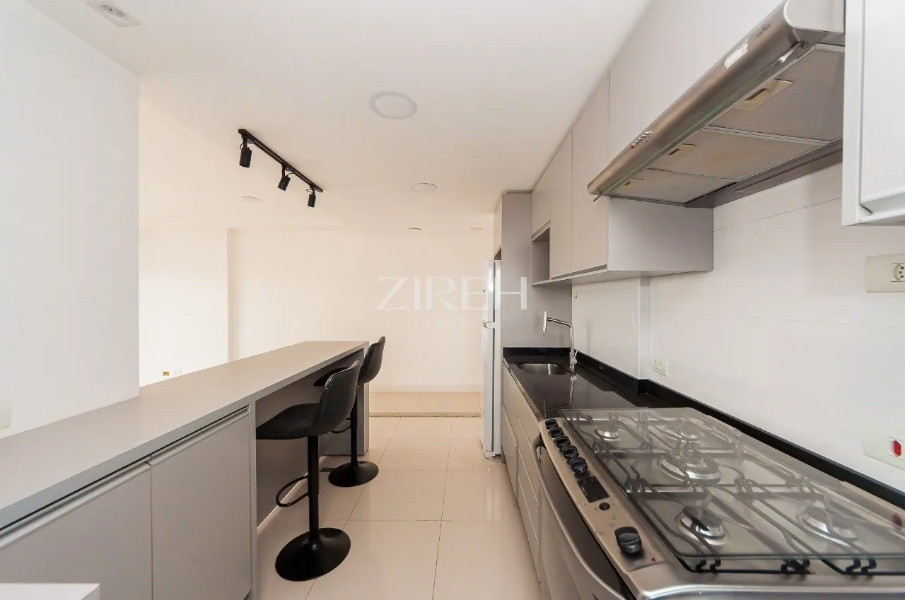 2-bedroom apartment in a building with a tennis court — photo 5