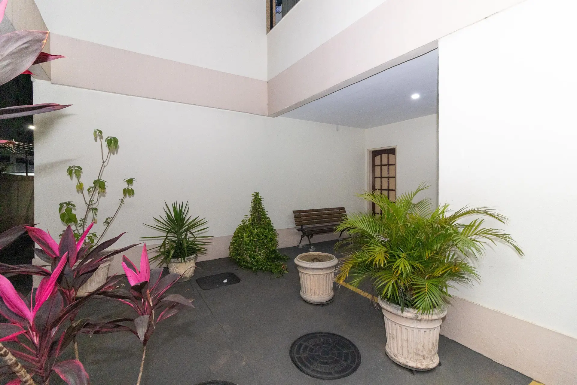 4-bedroom apartment with 2 en-suite bathrooms and garden — photo 47