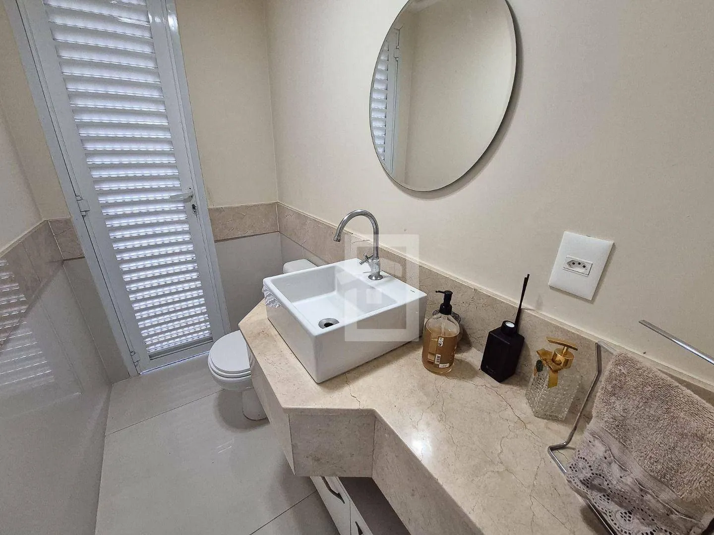 Furnished 235 m² apartment with 4 bedrooms — photo 25
