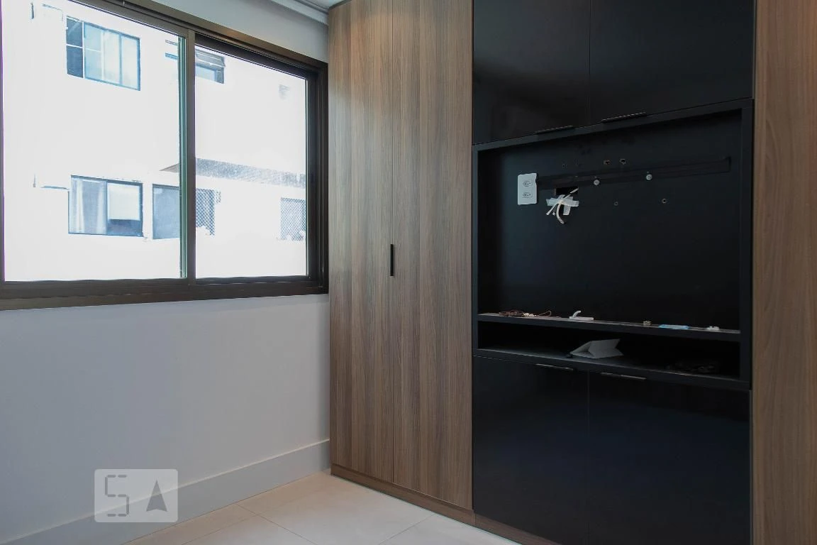 Furnished apartment, 90 m², with a glass-enclosed balcony — photo 32
