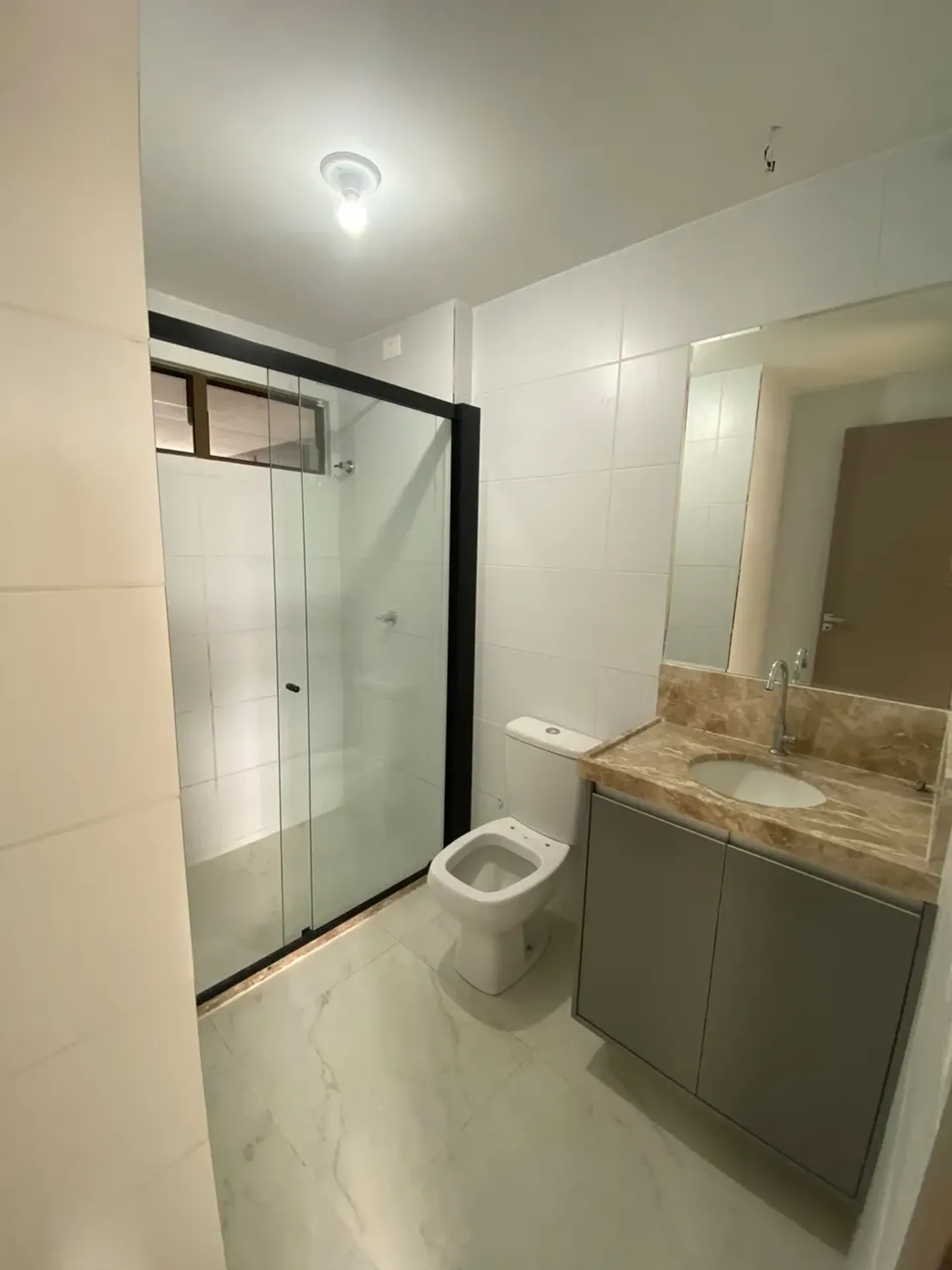 Balcony with a grill in a 2-bedroom apartment, 62 m² — photo 6