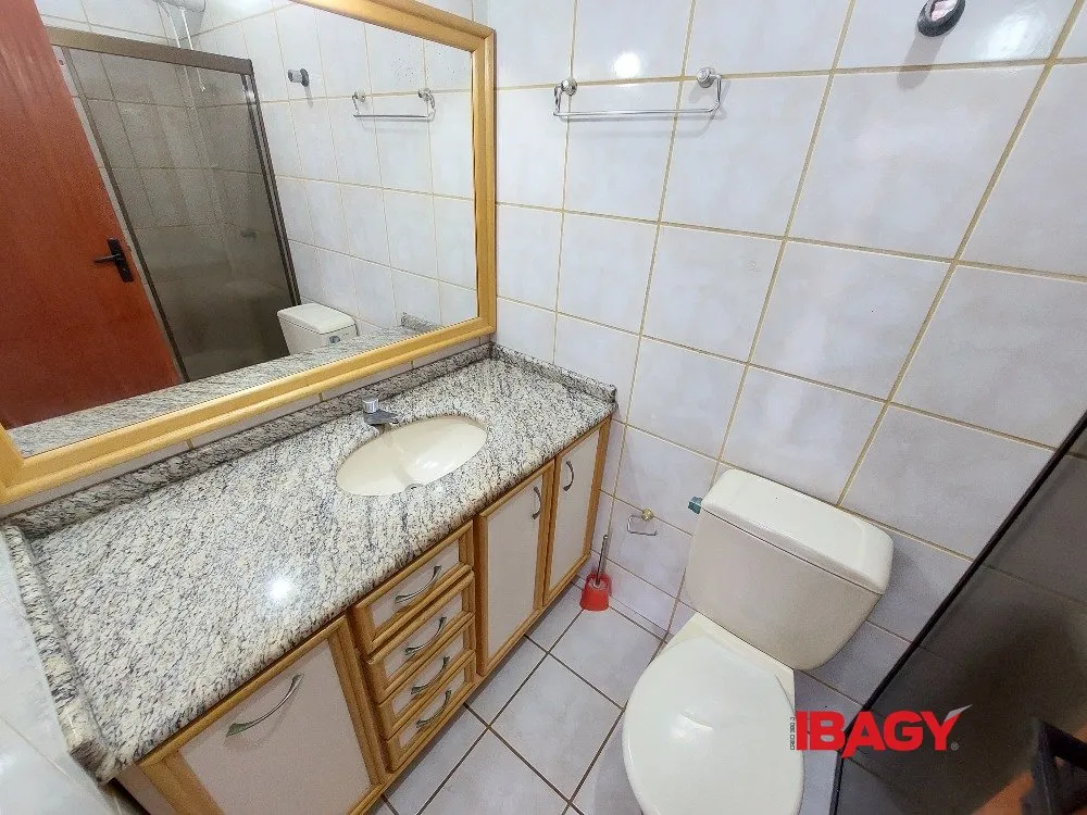 Квартира с 2 спальнями, балконом и встроенным грилем — photo 14