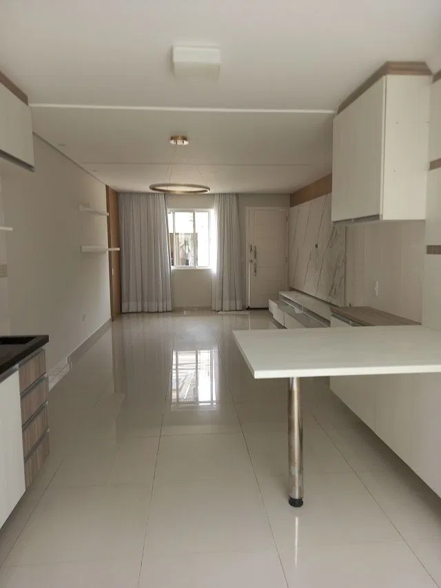 3-bedroom house with a bathtub in Curitiba