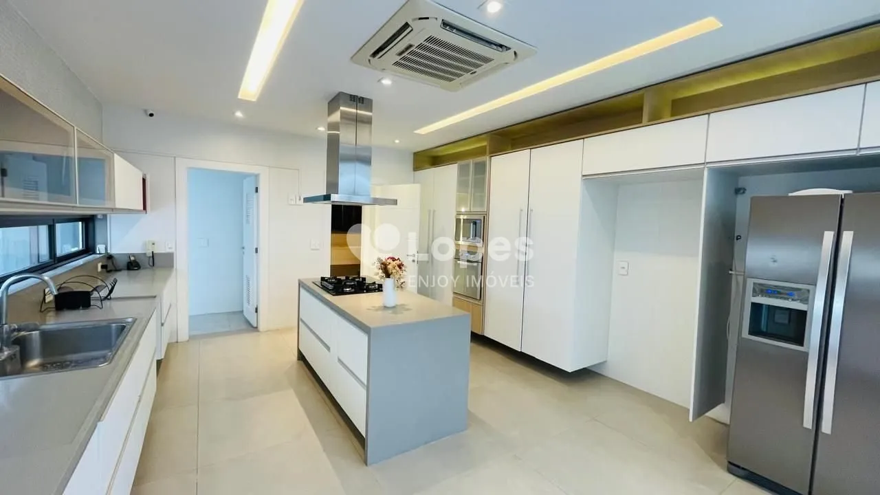 Furnished house with 5 en-suite bedrooms 600 m² — photo 30