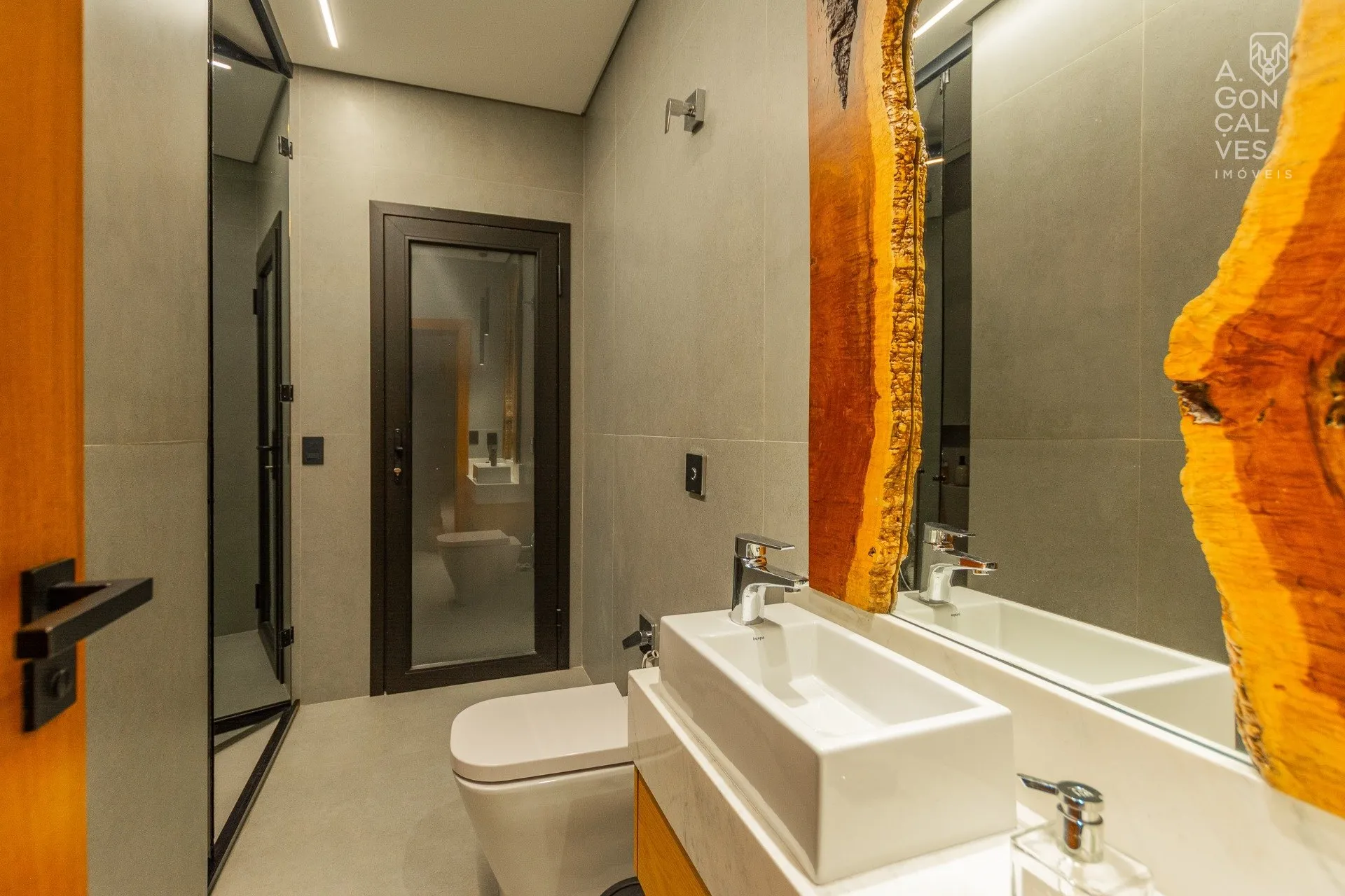 Furnished house with 4 bedrooms and 5 bathrooms — photo 30