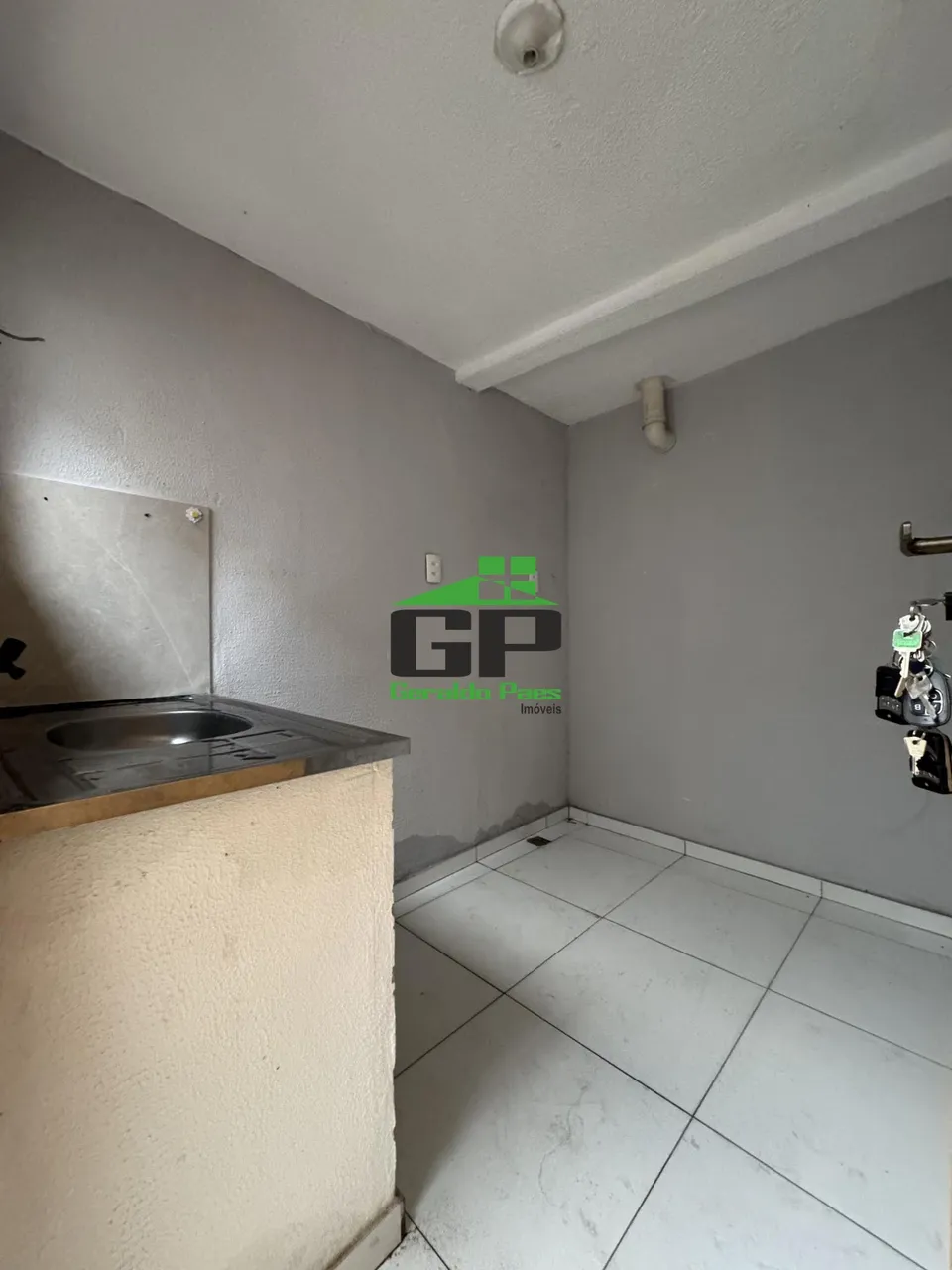 Casa sem mobília com 4 quartos e 2 banheiros — photo 17