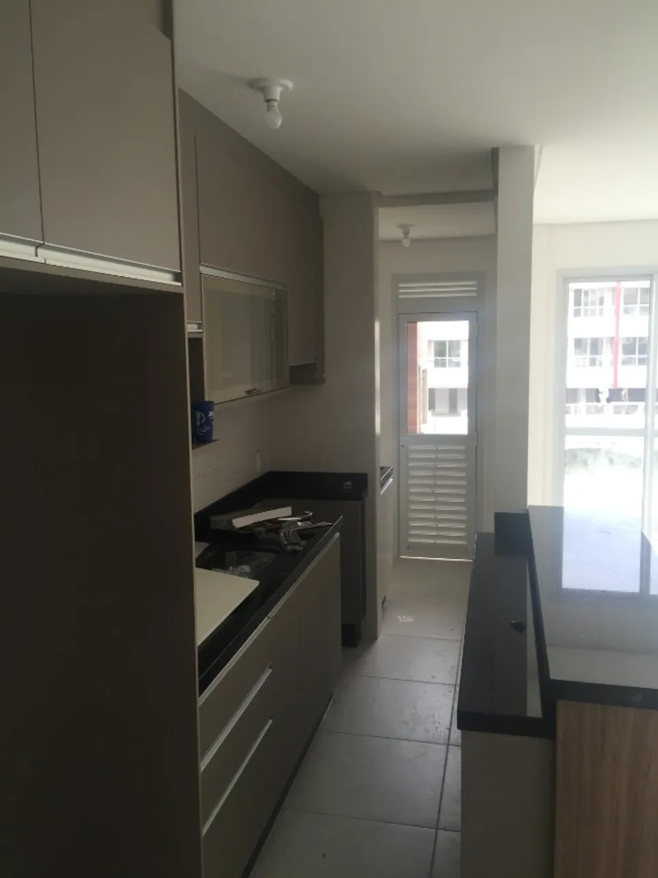 Balcony with a grill in a 2-bedroom apartment, 75 m² — photo 9