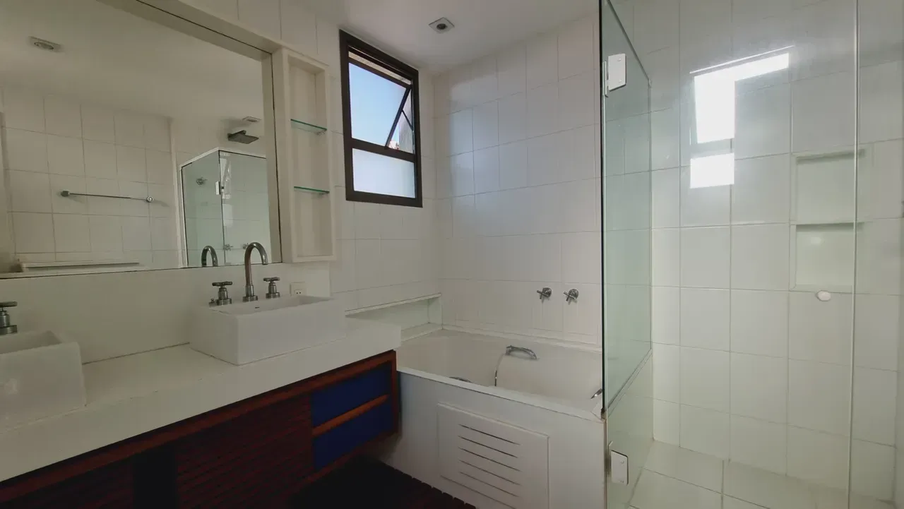 Apartment with open-plan kitchen and 4 bedrooms — photo 11