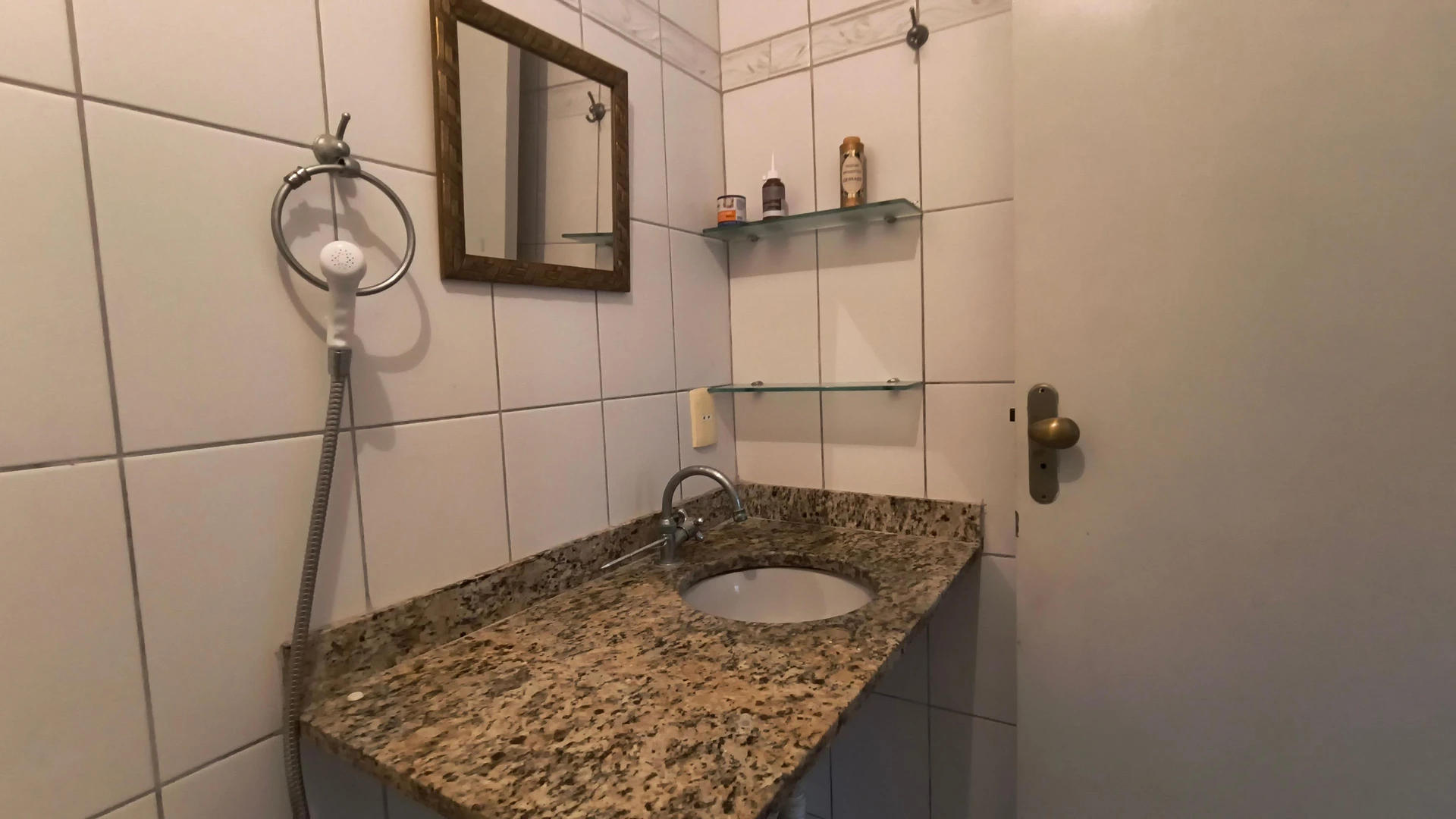 Furnished apartment with 2 bedrooms and 2 bathrooms — photo 23
