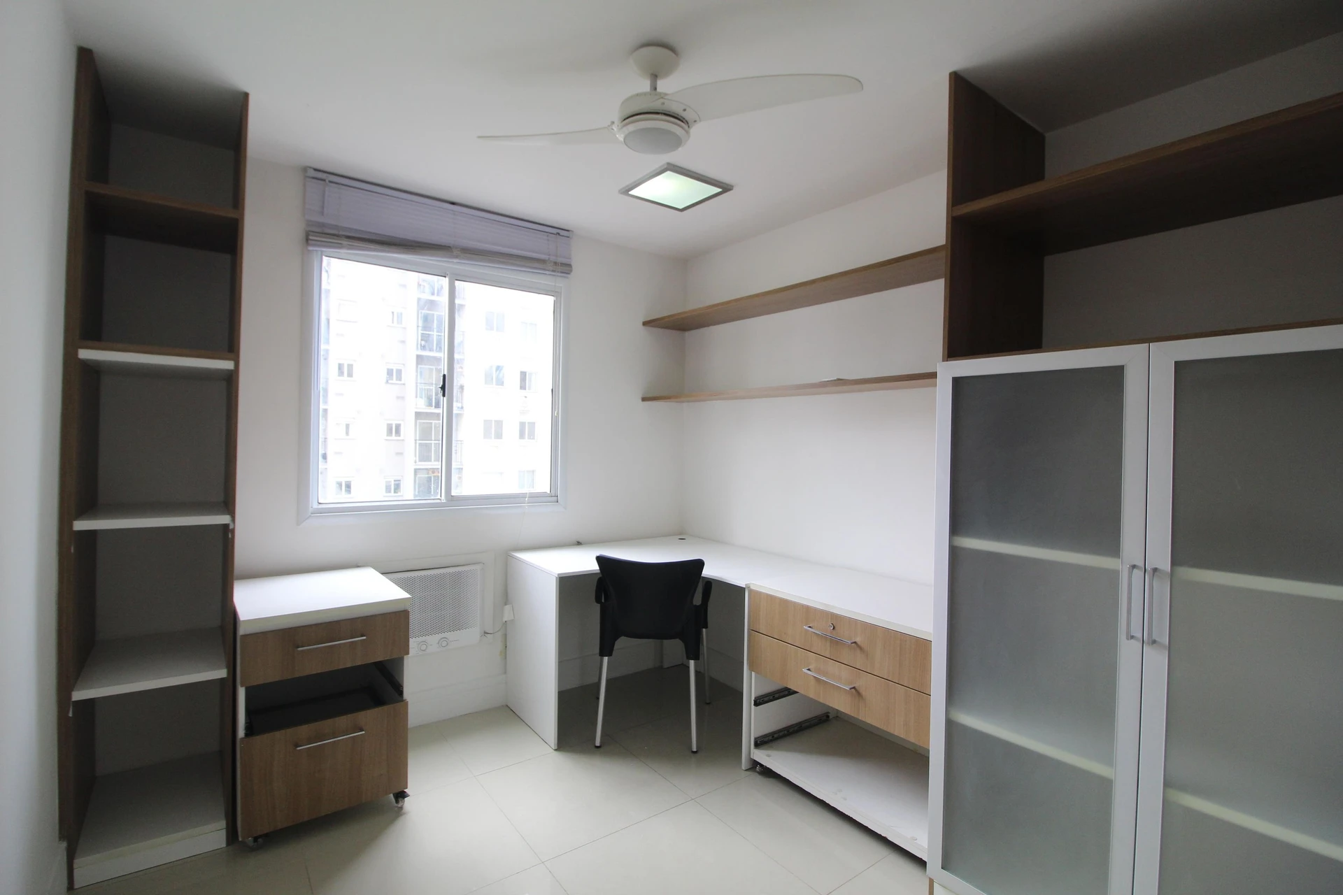 60 m² apartment with a mountain view and a home office — photo 11
