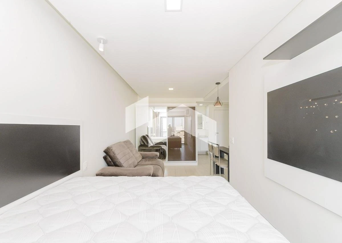 Furnished studio in a building with a gym
