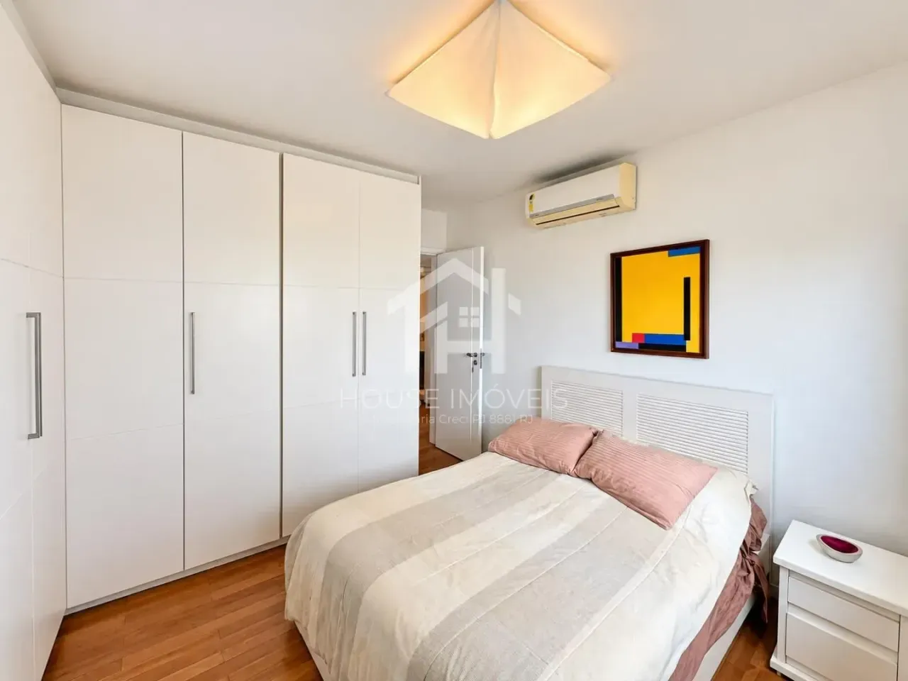 3-bedroom apartment with a water view in Rio de Janeiro — photo 18
