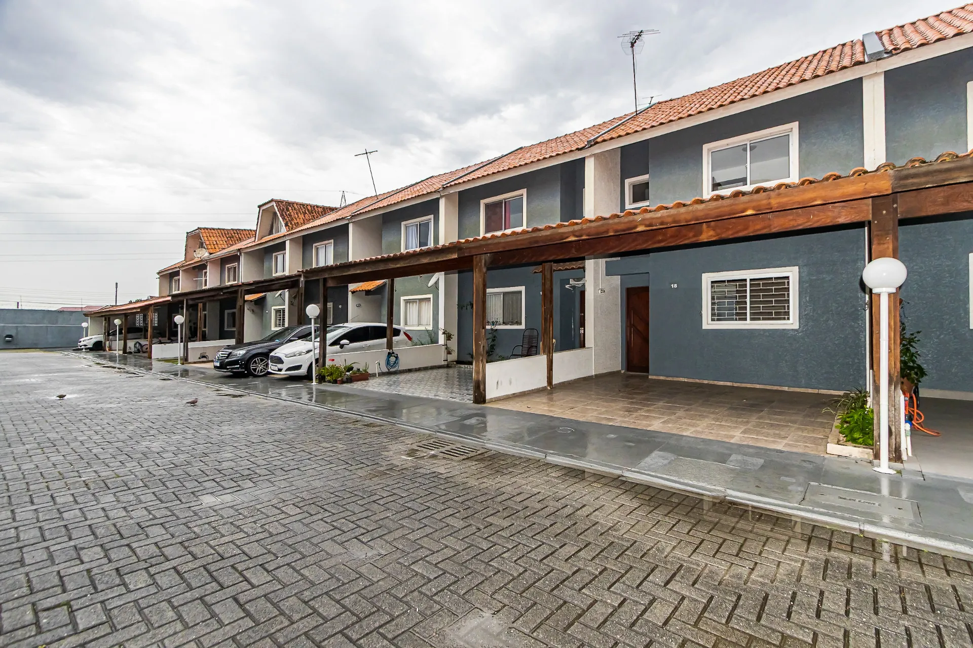 3-bedroom house with a grill on the balcony — photo 11