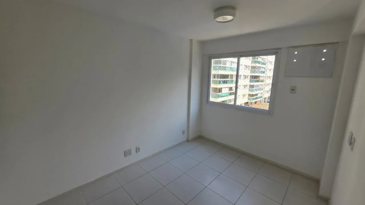 2-bedroom apartment in a building with a coworking space — photo 12