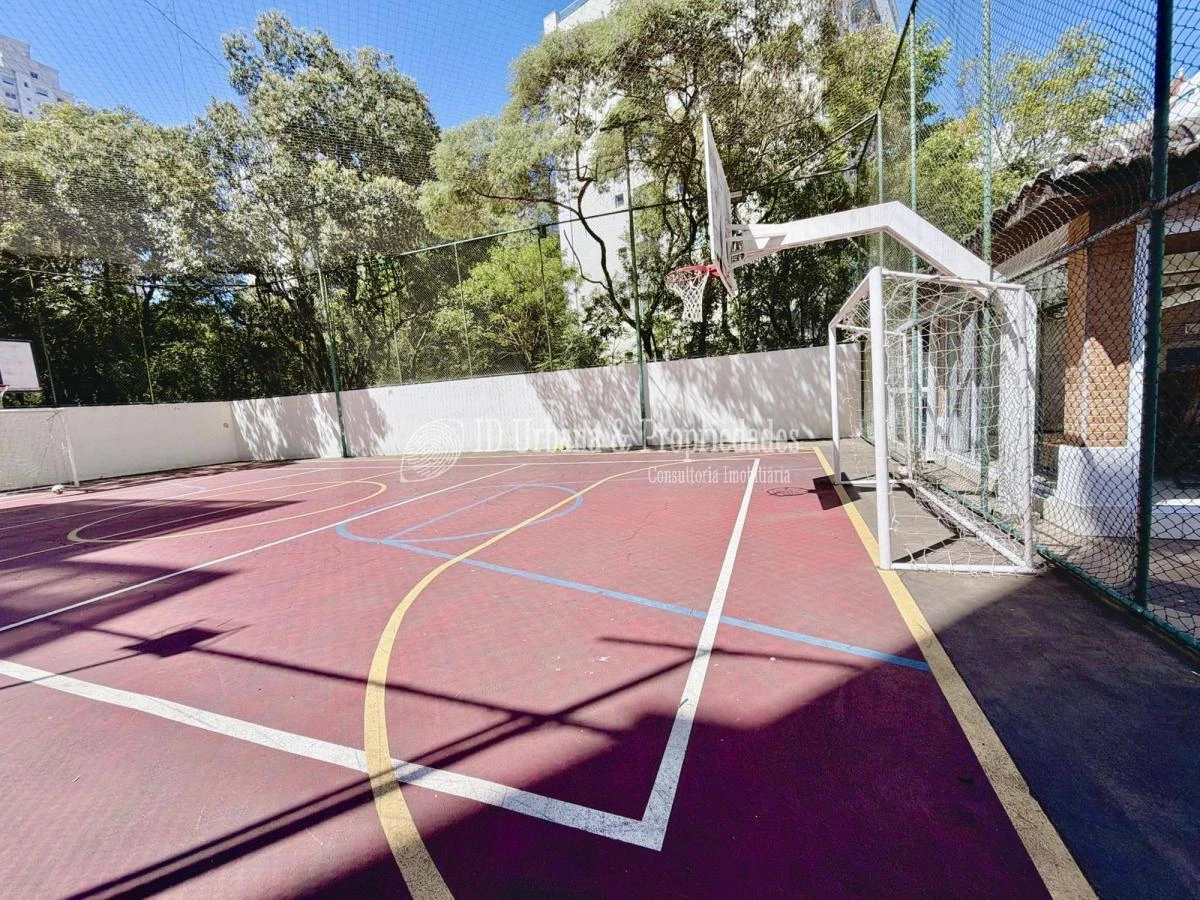 3-bedroom apartment in a building with a pool — photo 6