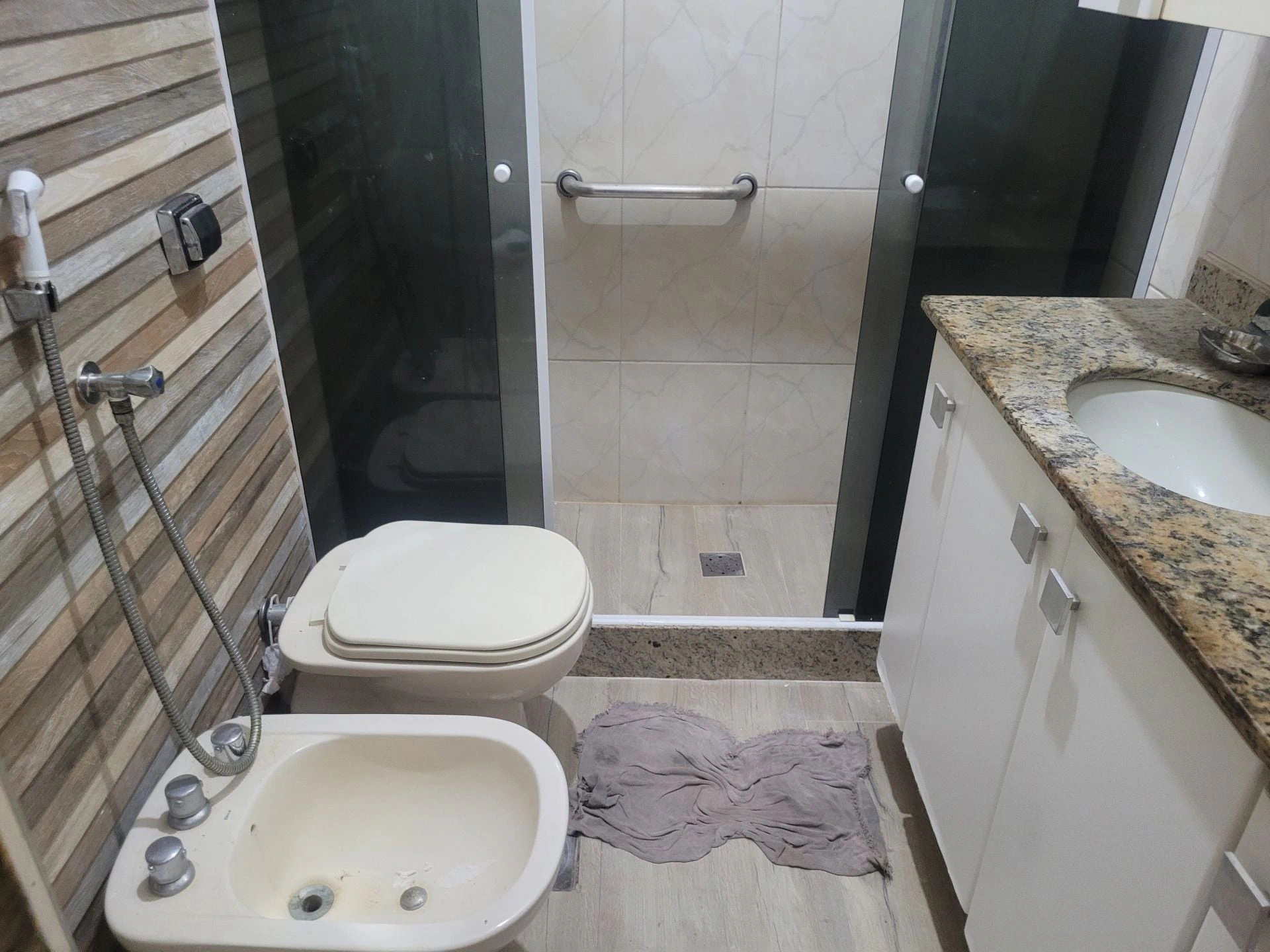 Furnished apartment, 120 m², with wood or laminate floors — photo 15