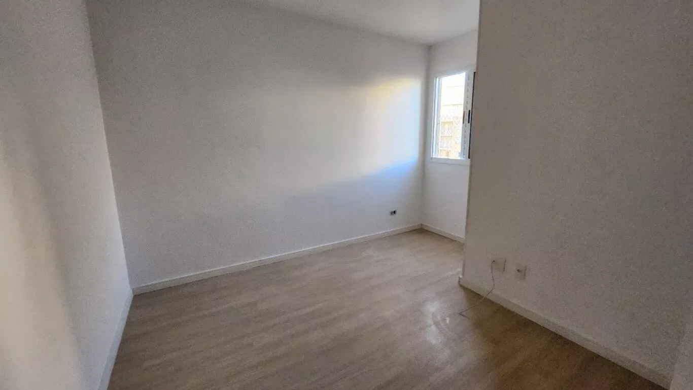 Wood or laminate floors in a 2-bedroom apartment, 53 m² — photo 18