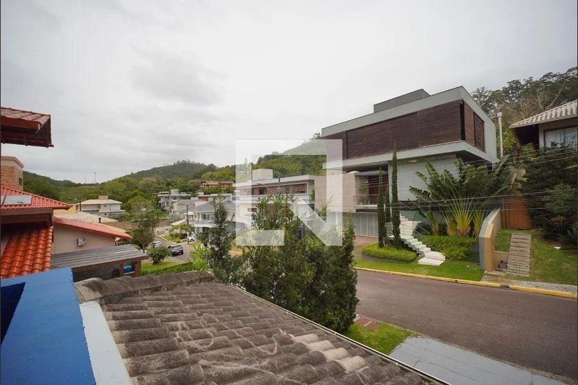 Floor-to-ceiling windows in a 4-bedroom house, 300 m² — photo 22