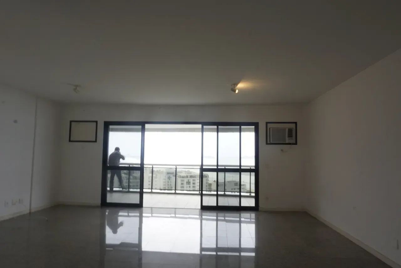 Unfurnished apartment with 4 bedrooms and 3 parking spots — photo 35