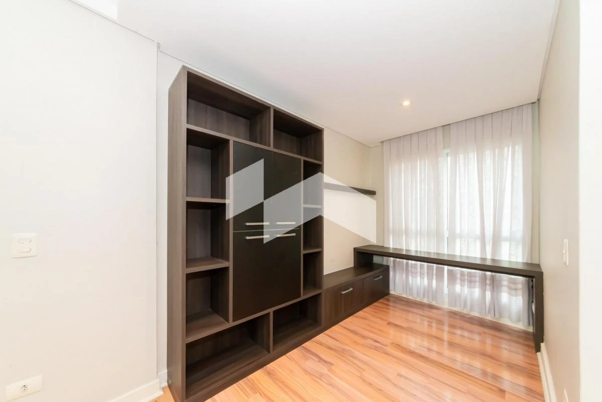 3-bedroom apartment in a building with a gym — photo 10
