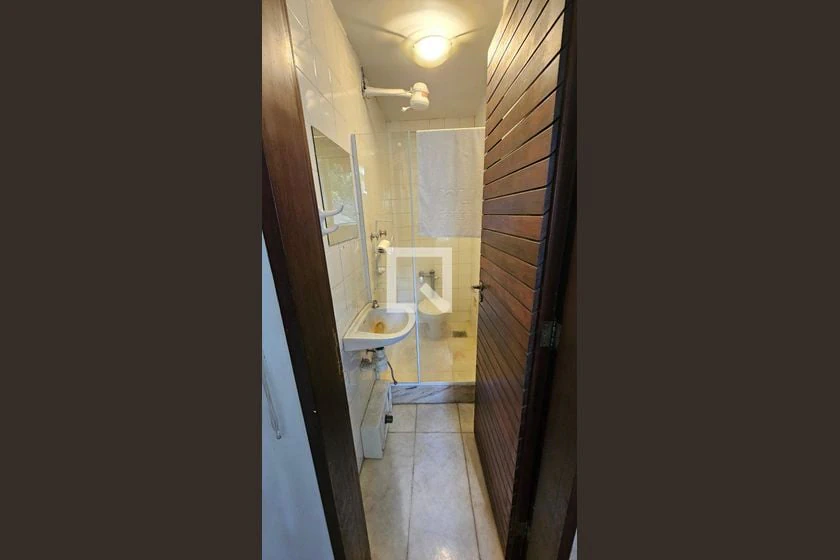 4-bedroom rental apartment with 180 m² of space — photo 7