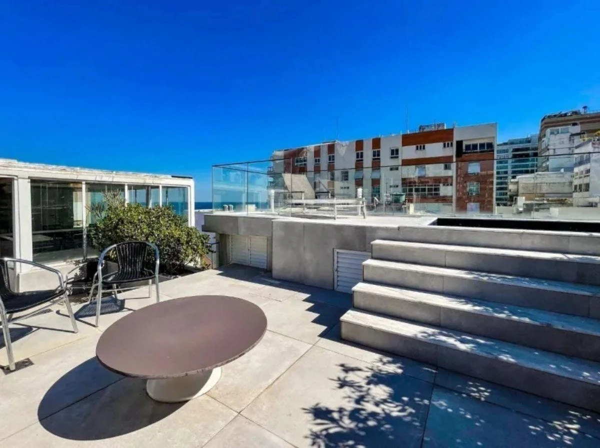 Furnished 400 m² apartment with 4 bedrooms and a terrace — photo 28