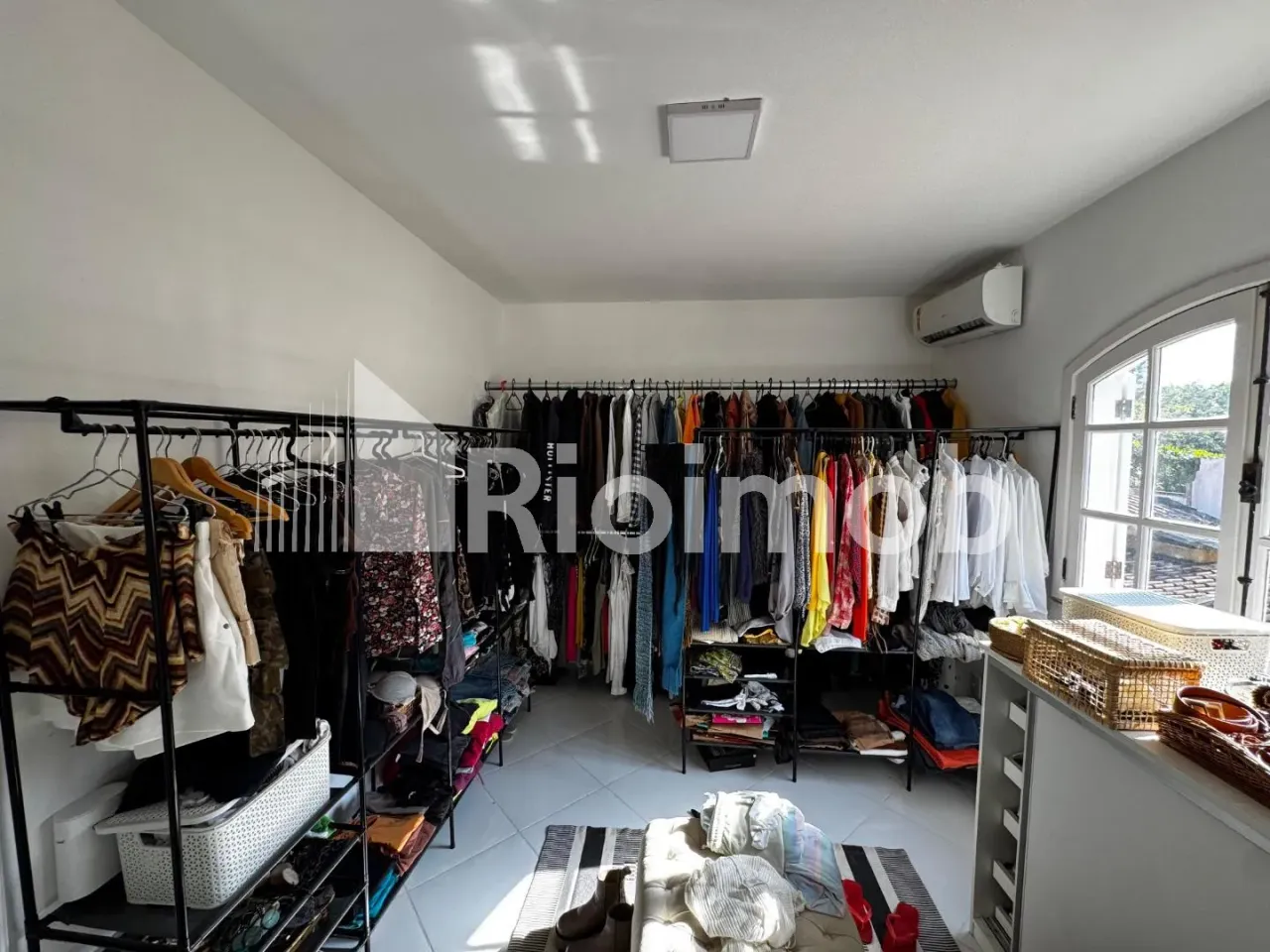 Furnished house with 4 bedrooms and an open-plan kitchen — photo 11