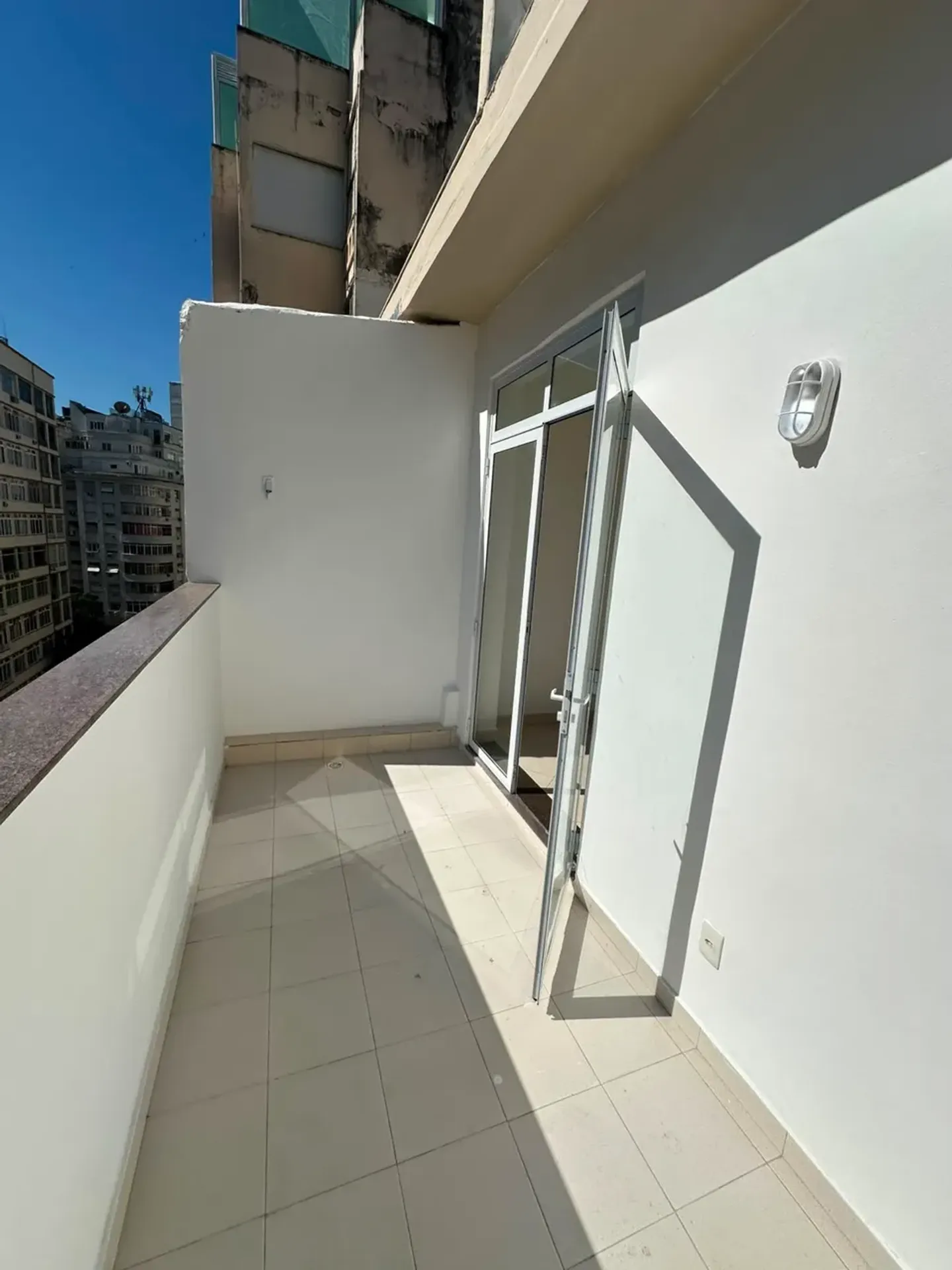 Apartment with 2 bedrooms, 2 bathrooms and balcony — photo 3