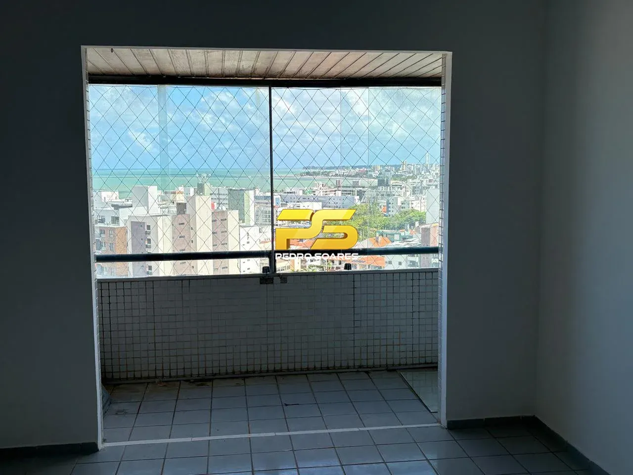 3-bedroom apartment in a building with a gym — photo 17