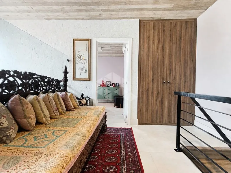 2-bedroom house with a glass-enclosed balcony — photo 6