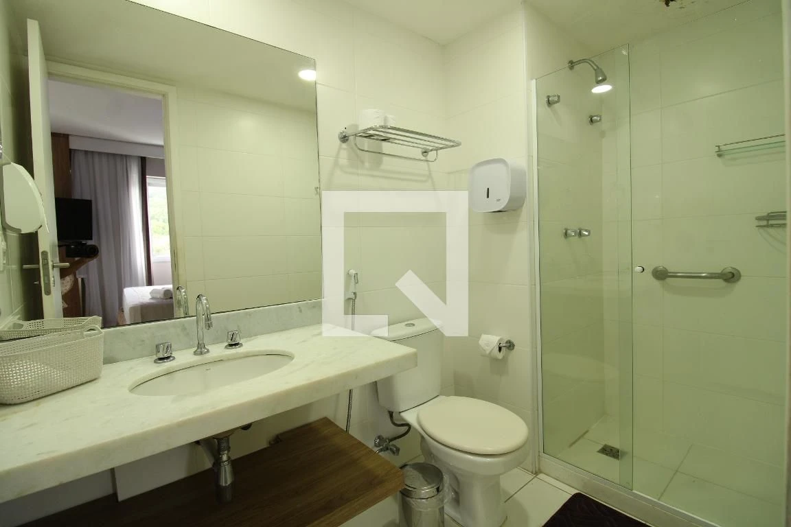 1-bedroom apartment with a glassed-in balcony — photo 30