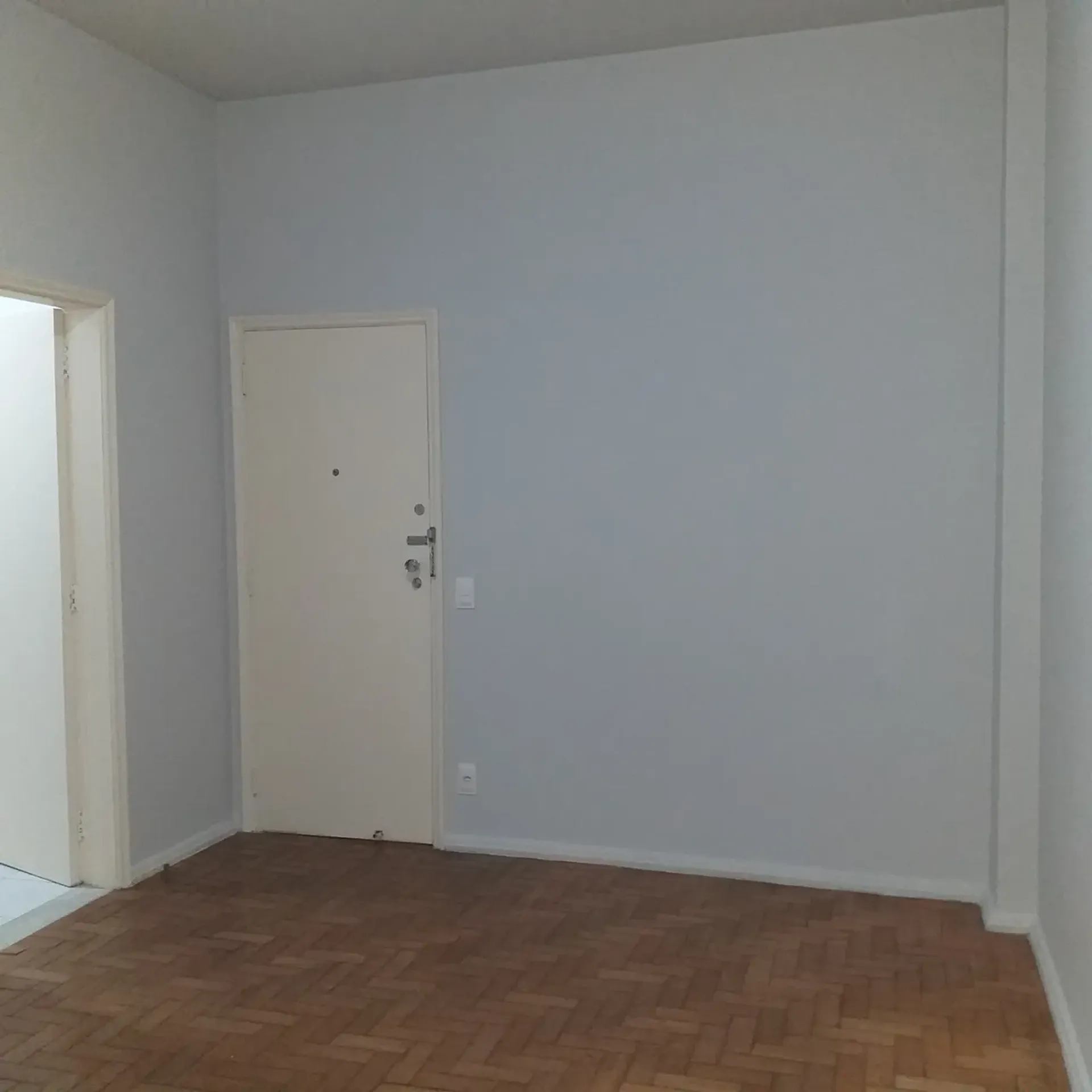 2-bedroom apartment with 3 bathrooms and glass shower — photo 3