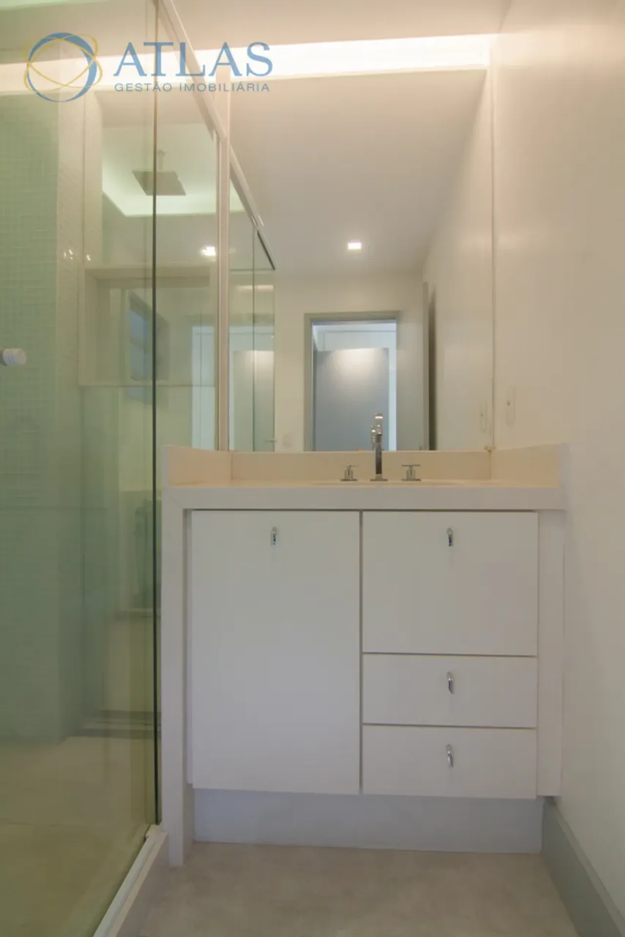 Apartamento, 90 m², com janelas do piso ao teto — photo 22